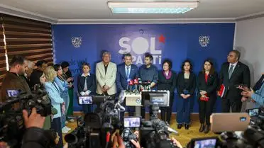 Özgür Özel, SOL Parti'yi Ziyaret Etti: Ara Zam ve Etik Yasası Üzerine Görüşmeler