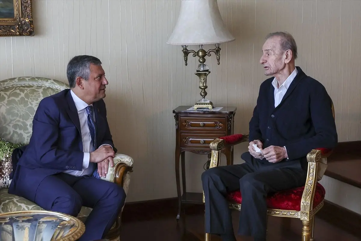 Özgür Özel ve Cevdet Selvi'nin buluşması