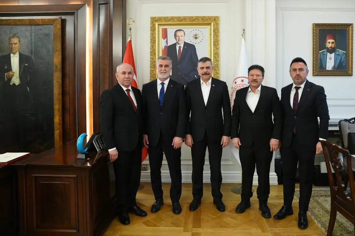 İçişleri Bakanı Çiftçi, Şoförler Federasyonu Heyetini Karşıladı ve Talepleri Değerlendirdi