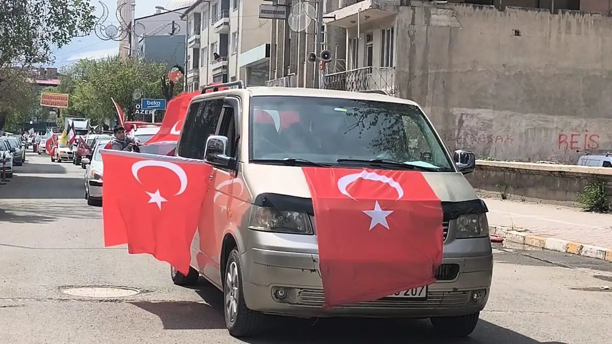 Iğdır’da 500 Araçlık Konvoyla İran’a Destek Gösterildi