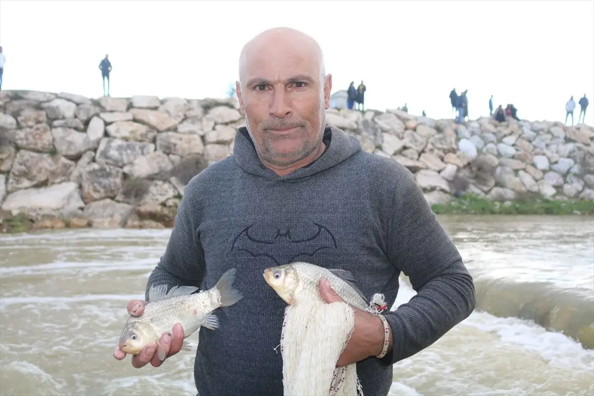 Çivril'de Kufi Çayı'nda Su Seviyesi Yükseldi, Balık Avı Yeniden Canlandı
