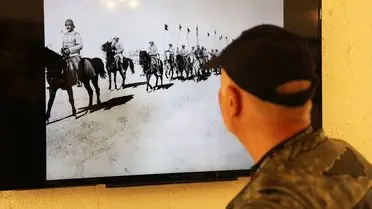 Avrupa'dan Motosikletle Umre Yolculuğu: Türk Pilotu ve Kadın Motorcu Ürdün Şehitliği'nde Duygusal Anlar