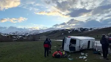 Tatvan’da Minibüs Kazası: 11 Kişi Yaralandı