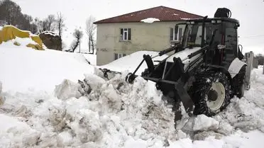 Karla mücadele ekiplerinin sahadaki çalışması