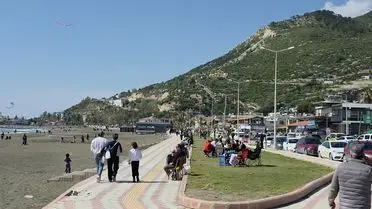 Hatay Sahilleri Güneşli Günlerde Kalabalık: Yerel Turistler Coşkulu