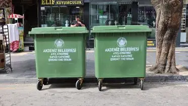 Mersin Akdeniz'de Çöp Konteynerleri Modernize Edildi