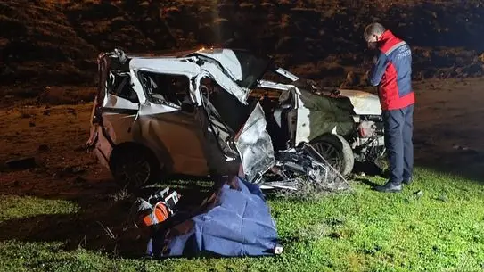 Cizre'de Hafif Ticari Araç Devrildi: 1 Hayatını Kaybetti, 1 Yaralandı