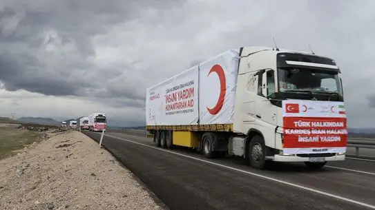 Türk Kızılayı, İran’da Sivil Halkı Desteklemek İçin 4 Tır Malzeme Gönderdi
