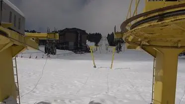 Uludağ’da 1,5 Metre Kar Altında Boş Pistler ve Kapalı Oteller