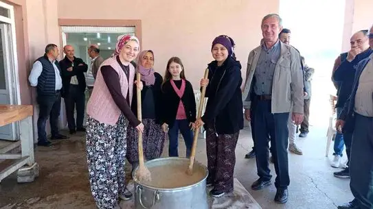 Gördes Tepeköy’de Yüzyıllık Hayır Geleneği Binlerce Katılımcıyla Coştu