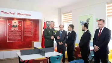 Sivas Kadıburhaneddin İmam Hatip Ortaokulu'nda Şehit Ümit Üzüm'ün Adını Taşıyan Kütüphane Açıldı