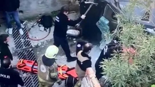 Bursa Yıldırım’da Kontrolden Çıkan Araç Merdivenlerden Yuvarlandı