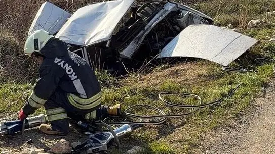 Seydişehir'de Kontrolden Çıkan Otomobil Şarampole Yuvarlandı, 2 Yaralı