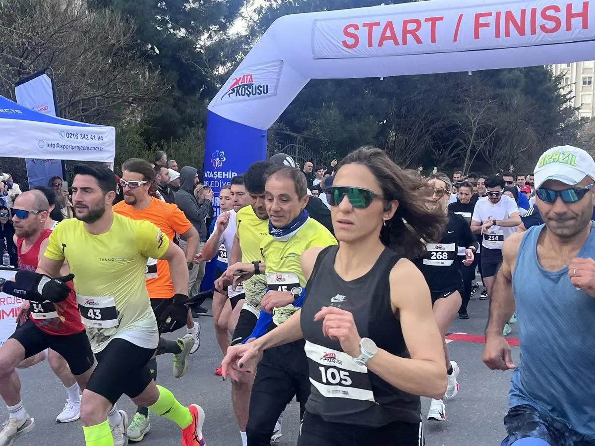 Ataşehir’de Renkli Ata Koşusu Katılımcılarıyla Coştu