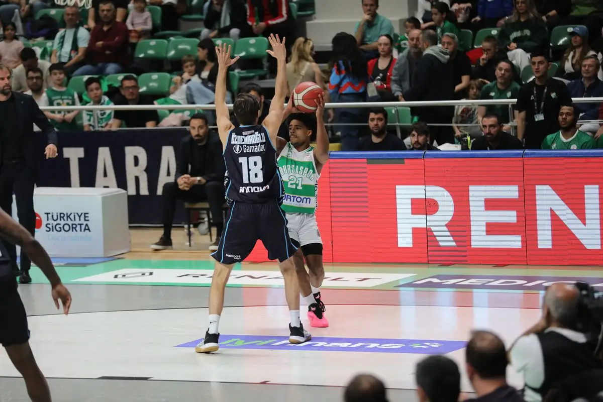 Bursaspor, Türk Telekom'u 94-92'ye Yenerek Süper Lig'de Zorlu Rakibi Geride Bıraktı