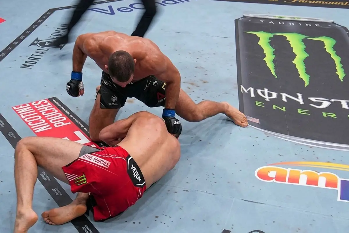 UFC 327'de Carlos Ulberg, Jiri Prochazka’yı İlk Rauntta Nakavt Ederek Şok Yaratıyor