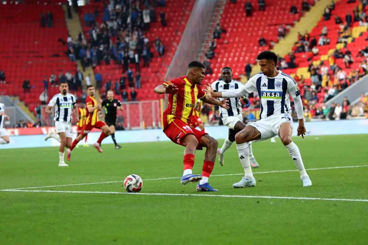 Göztepe ve Kasımpaşa'nın Nefes Kesen 3-3 Mücadelesi