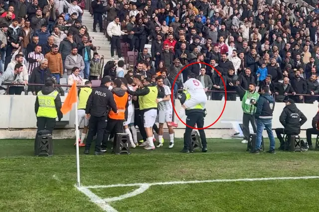 Ercan Coşkun polis memurunun sırtına atlıyor