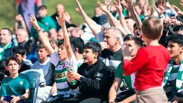 Bursaspor'un Büyük Zaferi Kültürpark'ta Dev Ekranda Coşkuyla Kutlandı