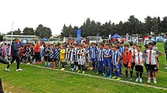 Çeşme'de U9 Futbol Festivali Coşkusuyla Genç Yetenekler Sahada!