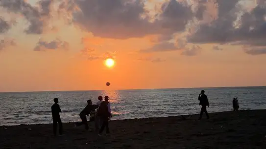 Hatay’da Gün Batımına Yolculuk: Seyyar Sandalyelerle Şehrin Siluetinde Büyüleyici Anlar