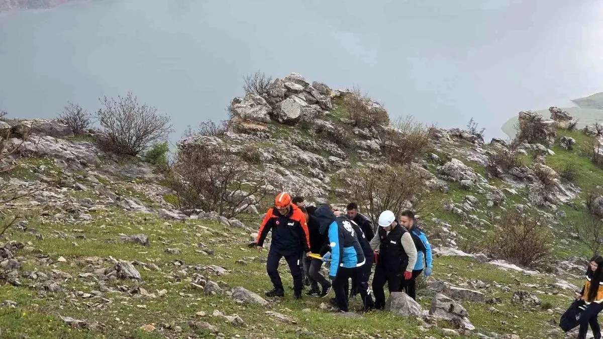 Siirt'te Yamaç Paraşütü Antrenmanında Atıyla Düşen Genç Hastaneye Kaldırıldı