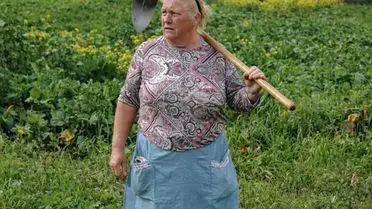 İspanya’da tarlada çalışan kadın, Trump’a şaşırtıcı benzerliğiyle sosyal medyada konuşuldu