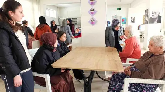 Balıkesirli Öğrenciler Huzurevinde Mutluluk Dolu Anlar Yaşattı