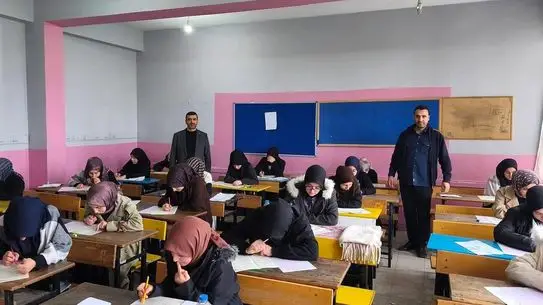 Erzurum’da Öğrencilere Umre Ödüllü Bilgi Yarışması Düzenlendi