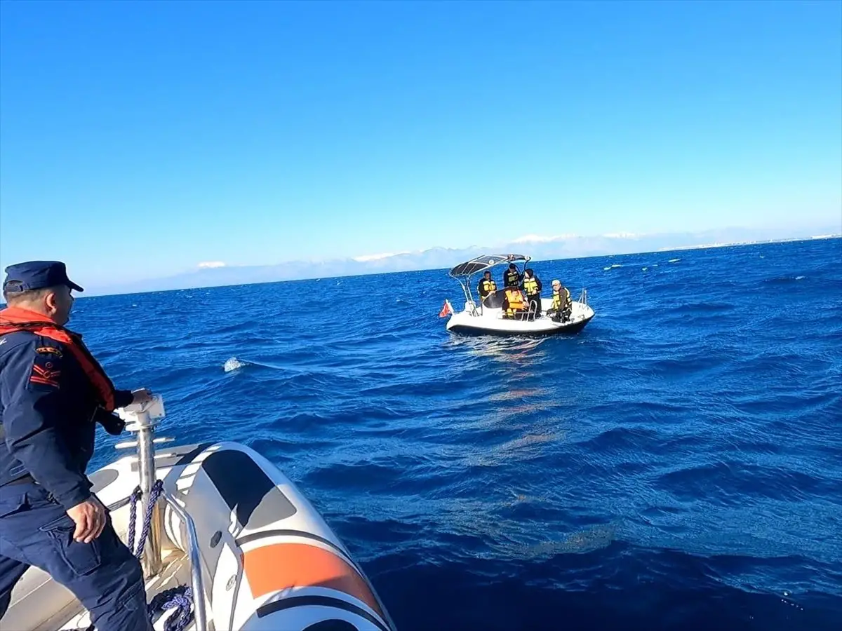 Antalya Aksu’da Tekne Kazası: 5 Kişi Sahil Güvenliği Tarafından Kurtarıldı