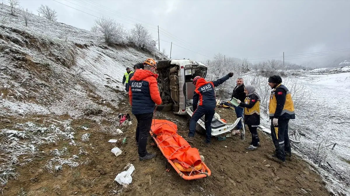 Artvin'de Ambulans Kazası: 75 Yaşındaki Hasta Hayatını Kaybetti, 4 Yaralı