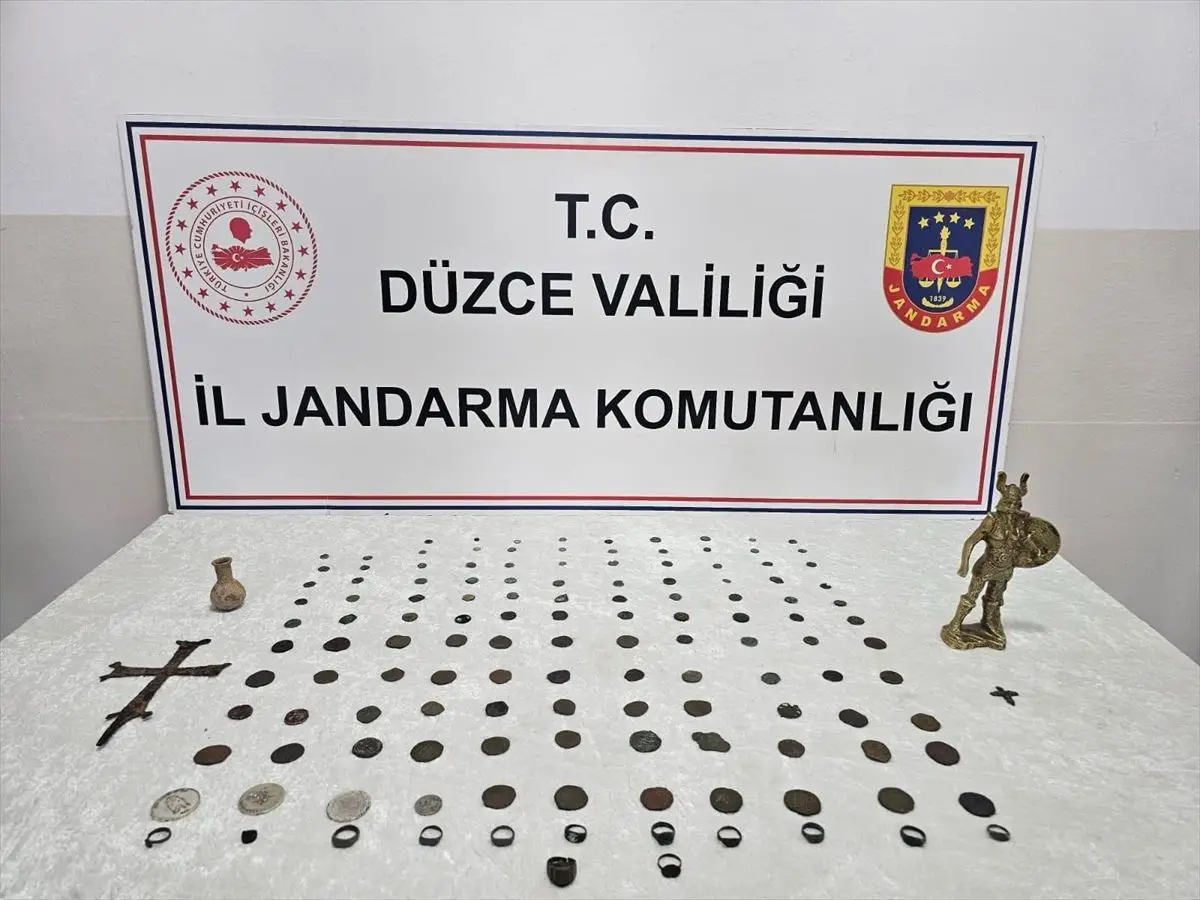 Düzce'de 136 Tarihi Eserle Büyük Operasyon: 2 Şüpheli Gözaltına Alındı