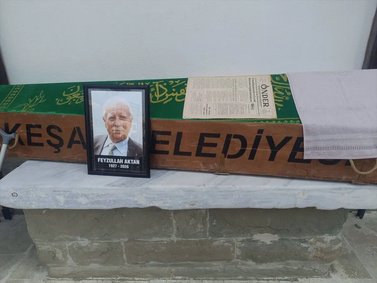 Edirne Keşan’da 99 Yaşındaki Gazeteci Feyzullah Aktan’ın Cenazesi Veda Edildi