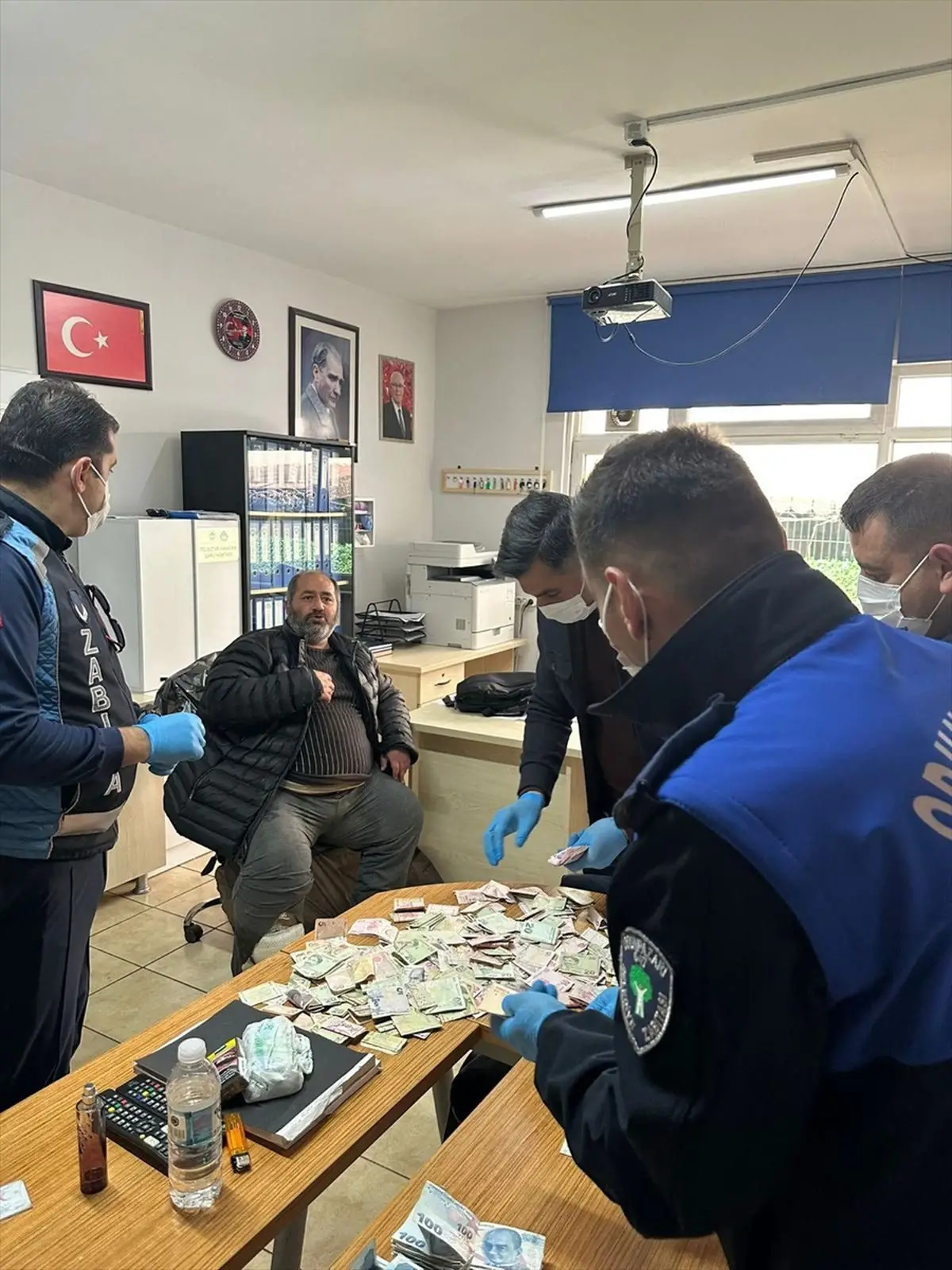Eskişehir'de Zabıta Operasyonu: Dilenci Y.G.'den 30.200 TL Ele Geçirildi
