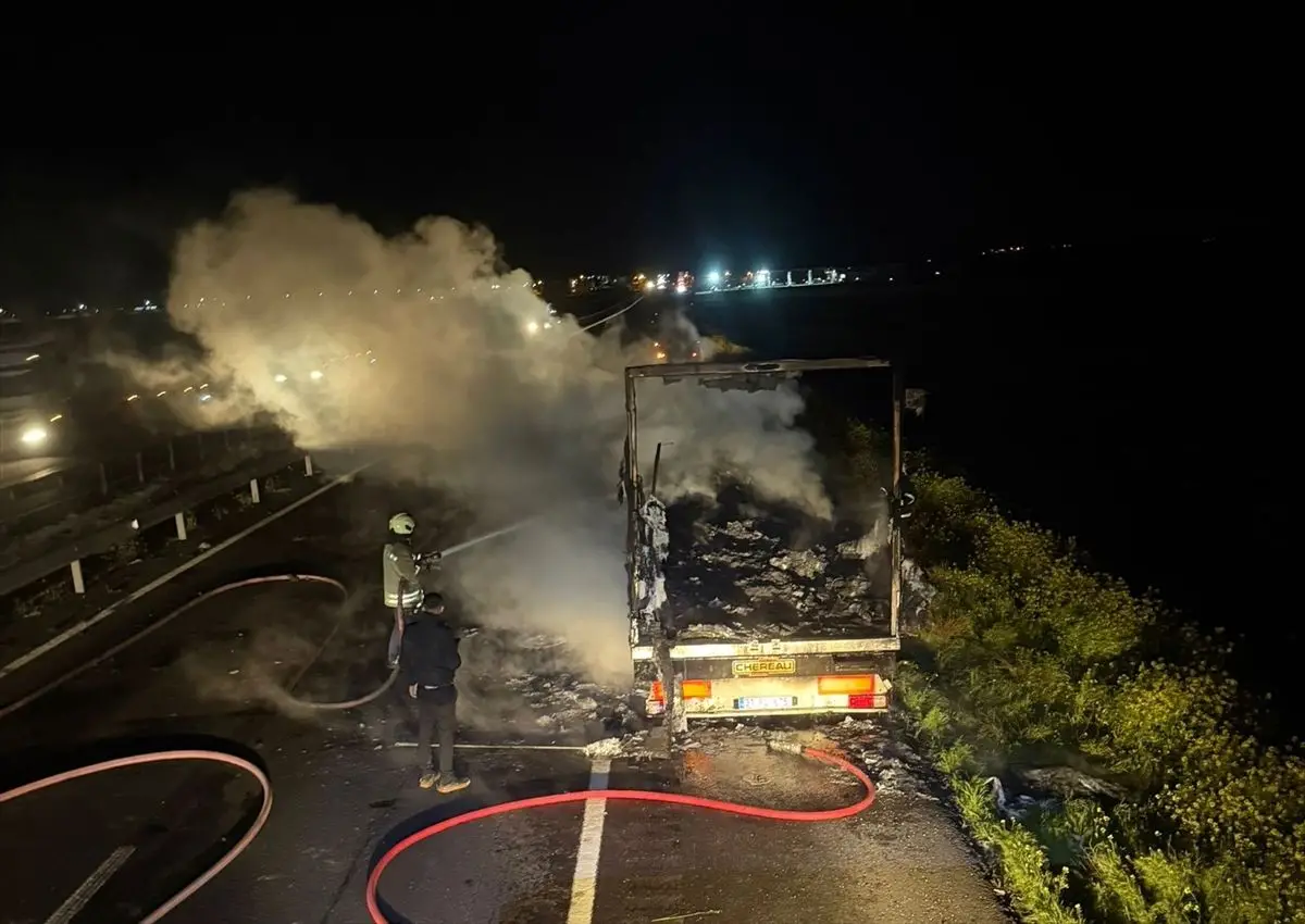 Mardin Artuklu’da Tır Yangını Kontrol Altına Alındı