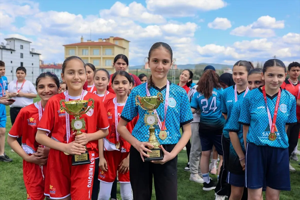 Taşköprü'de okul sporları ragbi il birinciliği kapanışı