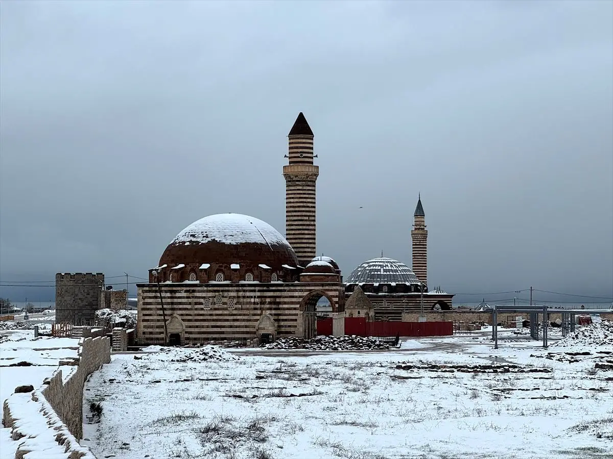 Doğu Anadolu’da Şiddetli Kar Yağışı 317 Köyü İzole Etti