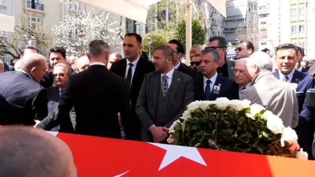 Kılıçdaroğlu ve Özel arasındaki an