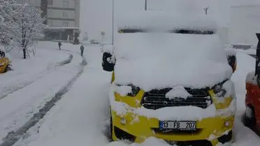 Bitlis’te Şiddetli Kar Yağışı 111 Köy Yolunu Kapattı, Ulaşımda Aksamalar Yaşanıyor