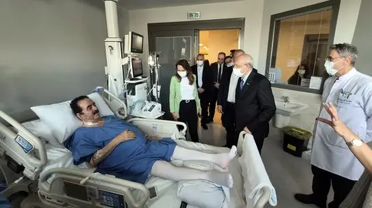 Kılıçdaroğlu, Tatlıses'in Hastane Ziyaretiyle Duygusal Anlar Yaşadı