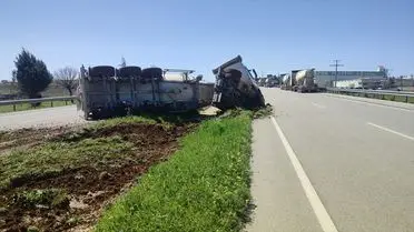 Kilis‑Gaziantep Karayolunda Kontrolden Çıkan Beton Mikseri Devrildi, Yaralanan Yok