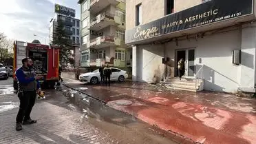 İzmit'te Doğalgaz Kutusundaki Yangın Bina ve Araçta Hasara Yol Açtı