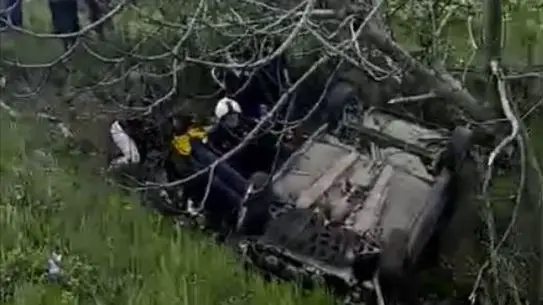 Kazada devrilen otomobilin fotoğrafı