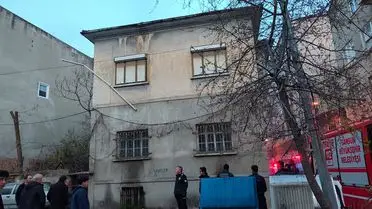 Yangın sonrası söndürülmüş metruk bina