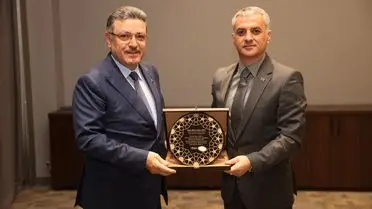 Yomra Belediye Başkanı Bıyık, Genç'e Yenileme Çalışmaları İçin Teşekkür Plaketi Takdim Etti