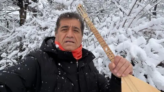 Aydın Aydın, Kar Altında Çektiği Yeni Klipte Baharın Gelişini Sorguluyor