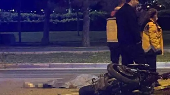 İzmir Karşıyaka’da 18 Yaşındaki Motosiklet Sürücüsü Trafik Kazasında Hayatını Kaybetti