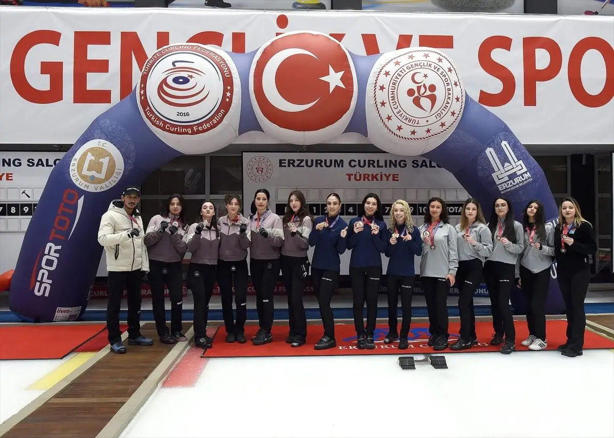 2025-2026 Yeşilay Curling Süper Lig Finali Erzurum’da Coştu: Kadınlarda TEİAŞ, Erkeklerde Akademi Şampiyon