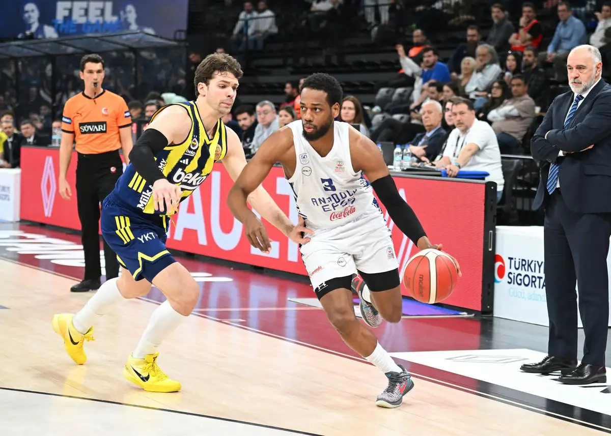 Fenerbahçe Beko, Anadolu Efes'i 89-73 Yenerek 22. Zaferini Aldı