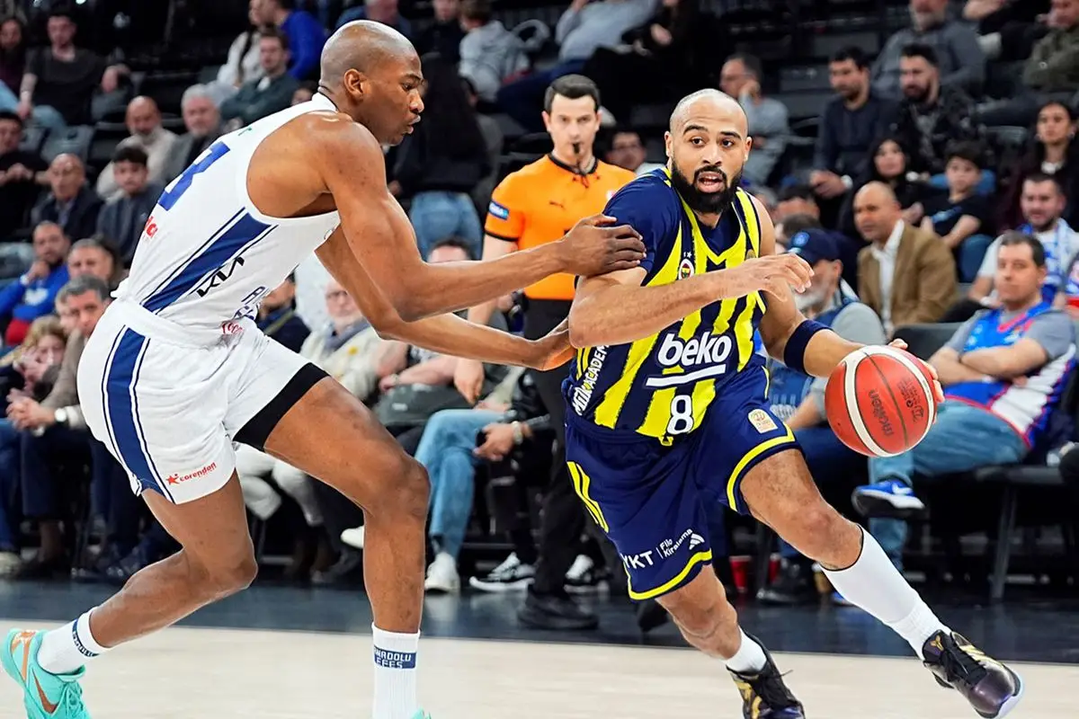 Fenerbahçe Beko ve Anadolu Efes maçından sahada mücadele